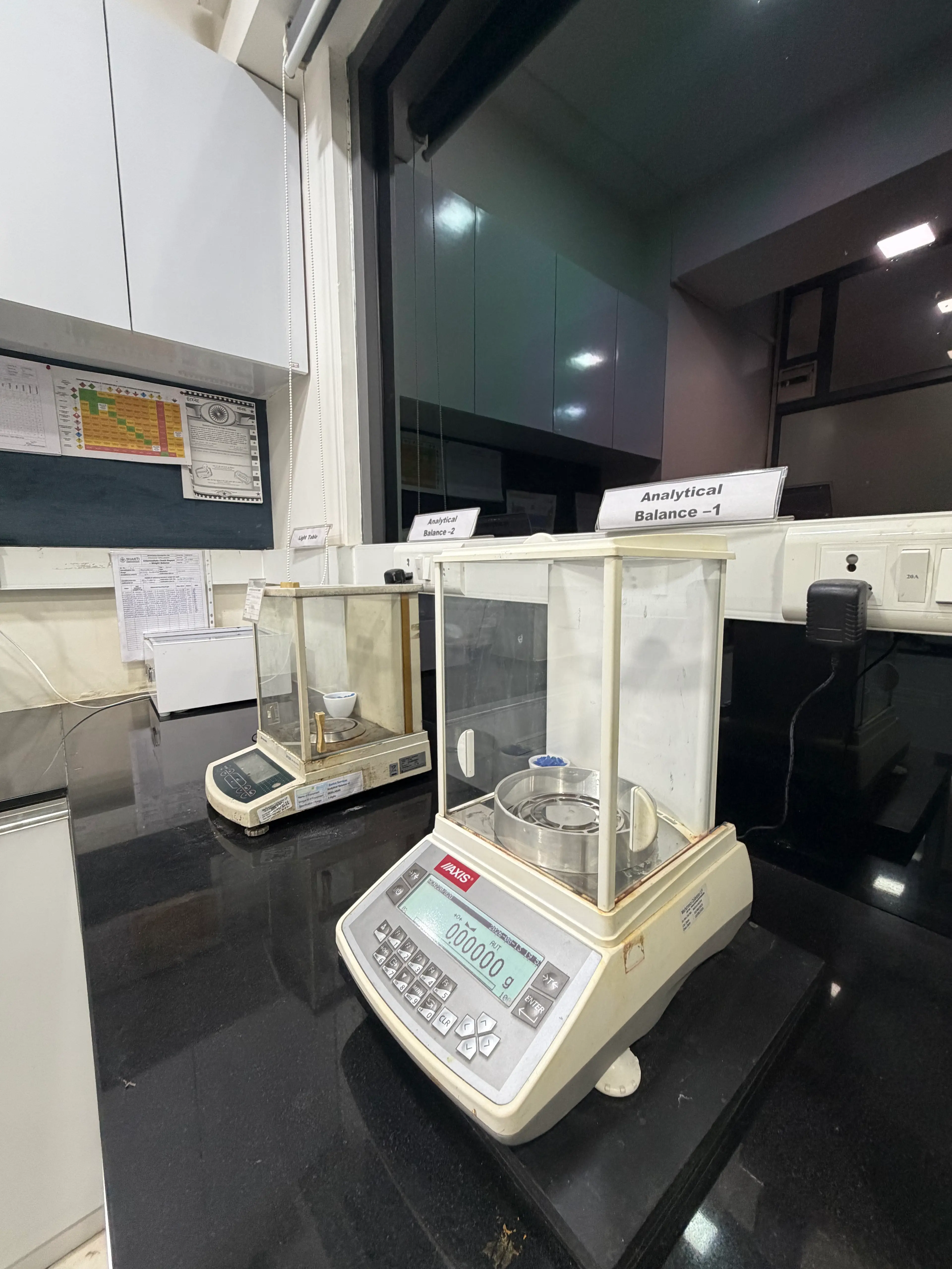 Precision analytical balances